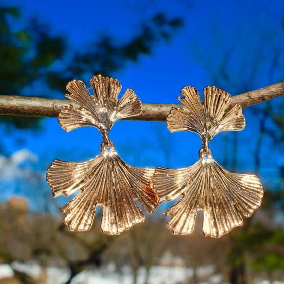 WowNYC Jewelry - 18K Gold Plant Leaf Shaped Metal Dangle Earrings